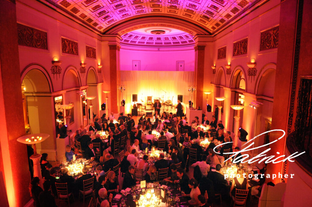 jewish wedding breakfast, interior, Villandry, guests, round tables, illuminated, candles